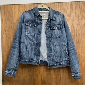 Gap Women’s Dark Wash Denim jacket size Medium